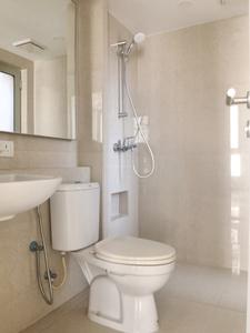 Common Bathroom Image of 1150 Sq.ft 3 BHK Apartment / Flat for rent in Hiranandani Eagleridge Wing B, Hiranandani Estate Thane for Rs. 78000