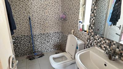 Bathroom Image of 614 Sq.ft 1 BHK Apartment / Flat for rent in Maxblis Grand Kingston, Sector 75 Noida for Rs. 30000