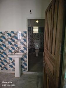 Bathroom Image of 610 Sq.ft 2 BHK Apartment / Flat for sale in Santoshpur Kolkata for Rs. 2900000