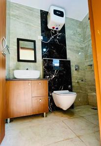 Bathroom Image of 900 Sq.ft 1 RK Builder Floor for rent in Palam Vihar Extension Gurgaon for Rs. 18000