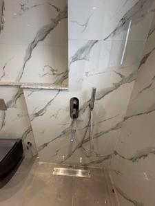 Bathroom Image of 2500 Sq.ft 3 BHK Builder Floor for rent in Sector 40 Noida for Rs. 80000