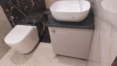 Bathroom Image of 1000 Sq.ft 1 BHK Builder Floor for rent in Sector 14 Gurgaon for Rs. 34500