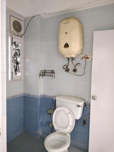 Common Bathroom Image of 2200 Sq.ft 4 BHK Apartment / Flat for sale in Meera Bai Apartments, Sector 5 Dwarka New Delhi for Rs. 27500000