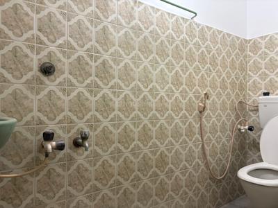 Bathroom Image of 1000 Sq.ft 2 BHK Apartment / Flat for rent in Katpadi Vellore for Rs. 15000