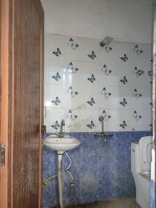 Common Bathroom Image of 600 Sq.ft 1 BHK Apartment / Flat for sale in Sector 73 Noida for Rs. 1980000