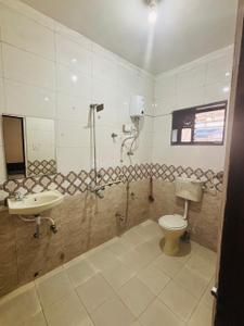 Bathroom Image of 580 Sq.ft 1 BHK Apartment / Flat for rent in Sangamvadi Pune for Rs. 32000