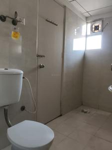 Common Bathroom Image of 1185 Sq.ft 3 BHK Apartment / Flat for rent in Gaur City 7th Avenue, Noida Extension Greater Noida for Rs. 26000
