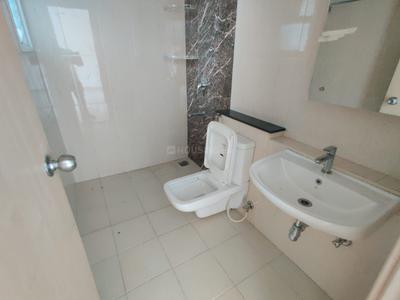 Bathroom Image of 1000 Sq.ft 2 BHK Apartment / Flat for rent in Mantri Serenity, Subramanyapura Bengaluru for Rs. 40000
