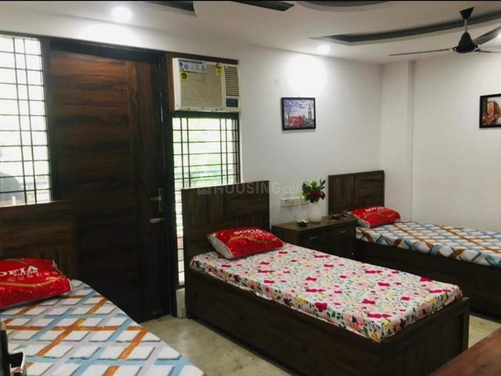 Bedroom Image of Shivay boys pg in Sector 18, Noida