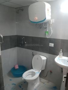Bathroom Image of 1140 Sq.ft 2.5 BHK Apartment / Flat for rent in Skytech Matrott, Sector 76 Noida for Rs. 30000