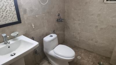 Bathroom Image of 650 Sq.ft 1 RK Studio for rent in Supertech Czar Suites, Omicron I Greater Noida for Rs. 17500