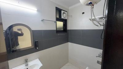 Bathroom Image of 475 Sq.ft 1 BHK Apartment / Flat for rent in Rajpur Khurd Extension New Delhi for Rs. 17000