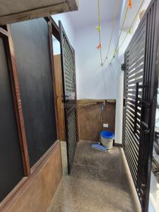Balcony Image of 1000 Sq.ft 2 BHK Builder Floor for rent in Mansarover Garden New Delhi for Rs. 40000