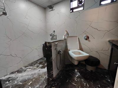 Bathroom Image of 1800 Sq.ft 3 BHK Apartment / Flat for sale in Park Lane Apartments, Bandra West Mumbai for Rs. 45500000