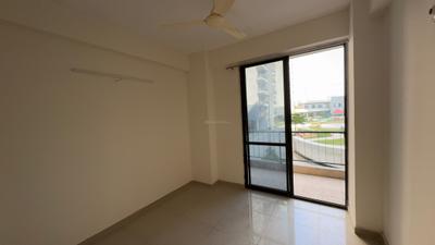 Living Room Image of 750 Sq.ft 3 BHK Apartment / Flat for rent in Habitat Prime, Sector 99A Gurgaon for Rs. 14000