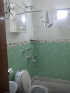 Bathroom Image of 900 Sq.ft 2 BHK Apartment / Flat for rent in Lajpat Nagar New Delhi for Rs. 50000