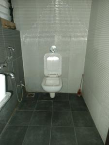 Common Bathroom Image of 931 Sq.ft 2 BHK Apartment / Flat for rent in Majestique Fifth Avenue, Hadapsar Pune for Rs. 21000