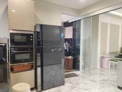 Kitchen Image of 4000 Sq.ft 5 BHK Apartment / Flat for rent in Santacruz West Mumbai for Rs. 600000