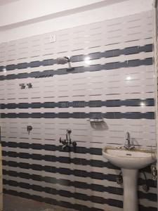 Bathroom Image of 800 Sq.ft 2 BHK Apartment / Flat for rent in Sarfarazganj Lucknow for Rs. 14000
