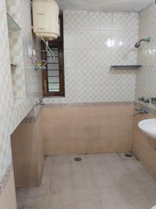Bathroom Image of 750 Sq.ft 1 BHK Apartment / Flat for rent in Patparganj New Delhi for Rs. 25000