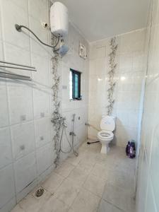 Bathroom Image of 1250 Sq.ft 2 BHK Independent House for rent in Mittal Akshay Apartments, Koregaon Park Pune for Rs. 35000