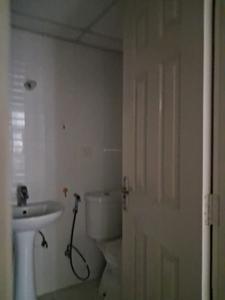 Common Bathroom Image of 1150 Sq.ft 2.5 BHK Apartment / Flat for sale in Supertech Cape Town, Sector 74 Noida for Rs. 11000000