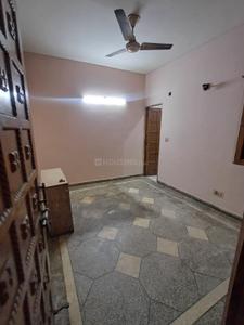 Bedroom Image of 900 Sq.ft 2.5 BHK Builder Floor for rent in Sant Nirankari Colony RWA, Mukherjee Nagar New Delhi for Rs. 25000