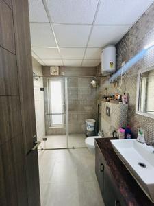 Bathroom Image of 3302 Sq.ft 3 BHK Apartment / Flat for sale in Parx Laureate, Sector 108 Noida for Rs. 56500000