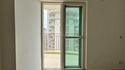 Bedroom Image of 1250 Sq.ft 2.5 BHK Apartment / Flat for sale in Mahagun Moderne, Sector 78 Noida for Rs. 16500000