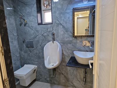 Bathroom Image of 600 Sq.ft 1 BHK Apartment / Flat for rent in Sector 14 Dwarka New Delhi for Rs. 30000