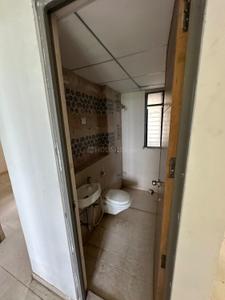 Bathroom Image of 650 Sq.ft 3 BHK Apartment / Flat for rent in Laxmi Sky City, Naroda Ahmedabad for Rs. 15000