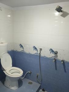 Bathroom Image of 1500 Sq.ft 2 BHK Builder Floor for rent in Gomti Nagar Lucknow for Rs. 15500