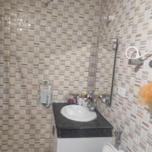 Bathroom Image of 1240 Sq.ft 2 BHK Apartment / Flat for sale in AWHO Vay Sector 8B G, Vrindavan Yojana Lucknow for Rs. 8000000