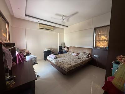 Bedroom Image of 3350 Sq.ft 3.5 BHK Apartment / Flat for rent in Landmark Garden, Kalyani Nagar Pune for Rs. 200000