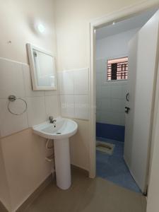 Bathroom Image of 950 Sq.ft 2 BHK Builder Floor for rent in Doddanekundi Bengaluru for Rs. 25000
