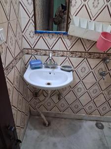 Bathroom Image of 1100 Sq.ft 3 BHK Independent House for rent in Govindpuri New Delhi for Rs. 20000