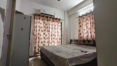Bedroom Image of 910 Sq.ft 1 BHK Apartment / Flat for rent in Makarba Ahmedabad for Rs. 22000