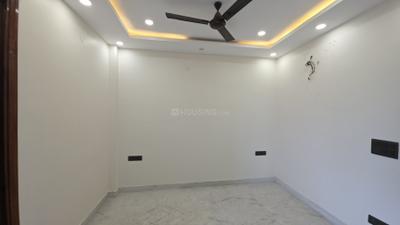 Bedroom Image of 900 Sq.ft 2 BHK Builder Floor for rent in Pitampura New Delhi for Rs. 40000