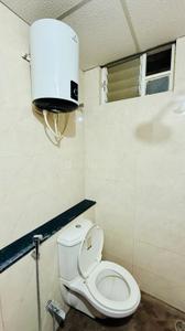 Bathroom Image of 940 Sq.ft 2 BHK Apartment / Flat for rent in Palasia Indore for Rs. 30000