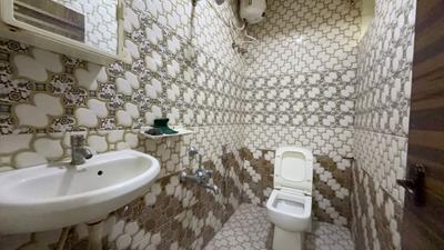 Bathroom Image of 650 Sq.ft 1 BHK Independent House for rent in HBR Layout Bengaluru for Rs. 18000