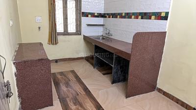 Kitchen Image of 650 Sq.ft 1 BHK Apartment / Flat for rent in Camp Pune for Rs. 28000