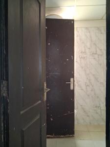 Common Bathroom Image of 1000 Sq.ft 2 BHK Apartment / Flat for rent in Amrapali Princely Estate, Sector 76 Noida for Rs. 36000