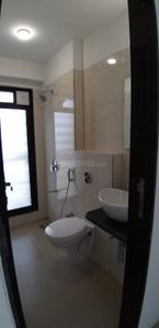 Bathroom Image of 825 Sq.ft 2 BHK Apartment / Flat for sale in Andheri West Mumbai for Rs. 26000000