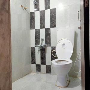 Bathroom Image of 1800 Sq.ft 3 BHK Apartment / Flat for rent in Shukan Heights, Kudasan Gandhinagar for Rs. 25000