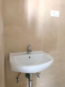 Common Bathroom Image of 940 Sq.ft 2 BHK Apartment / Flat for sale in DTC Southern Heights, Pailan Kolkata for Rs. 5500000