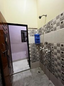 Bathroom Image of 720 Sq.ft 2 BHK Independent House for rent in Govindpuram Ghaziabad for Rs. 8000