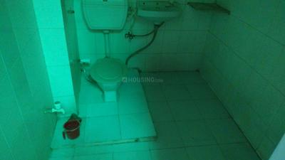 Bathroom Image of 1000 Sq.ft 1 BHK Duplex for rent in Yashoda Nagar Kanpur for Rs. 4500