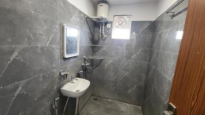 Bathroom Image of 512 Sq.ft 1 RK Apartment / Flat for rent in Karolan Ka Barh Jaipur for Rs. 16000