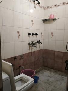 Common Bathroom Image of 720 Sq.ft 2 BHK Builder Floor for sale in Mukherjee Nagar New Delhi for Rs. 7000000