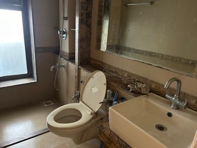 Bathroom Image of 1250 Sq.ft 3 BHK Apartment / Flat for rent in Raheja Acropolis, Chembur Mumbai for Rs. 100000